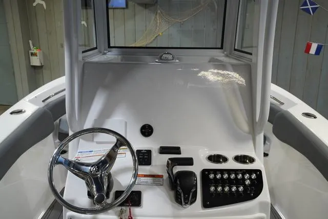 Slide: The Image of NauticStar 242L Offshore 2025 - 15