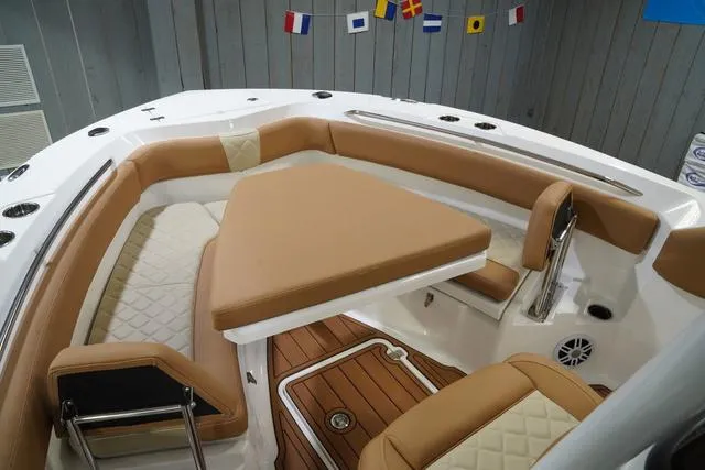 Slide: The Image of NauticStar 222L Offshore 2025 - 10