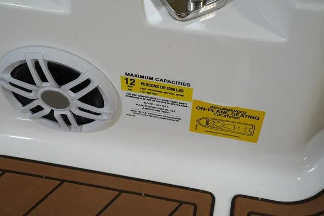 Slide: The Image of NauticStar 222L Offshore 2025 - 14