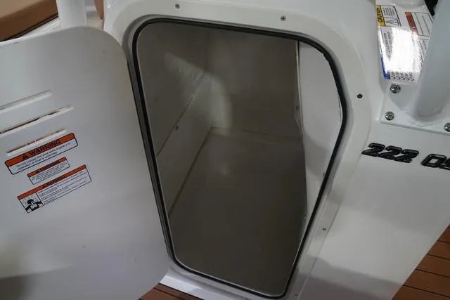 Slide: The Image of NauticStar 222L Offshore 2025 - 15