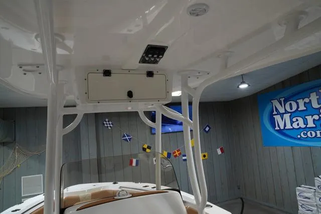 Slide: The Image of NauticStar 222L Offshore 2025 - 17