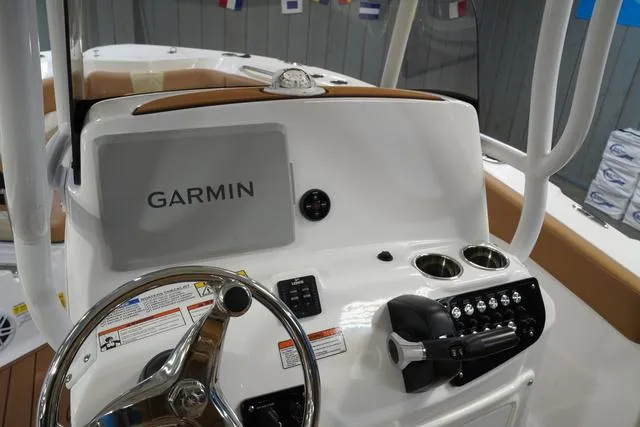 Slide: The Image of NauticStar 222L Offshore 2025 - 22