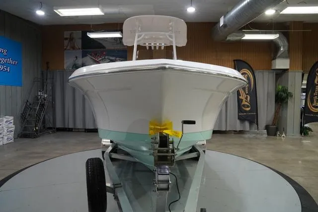 Slide: The Image of NauticStar 222L Offshore 2025 - 3