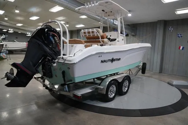 Slide: The Image of NauticStar 222L Offshore 2025 - 6