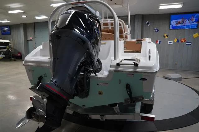 Slide: The Image of NauticStar 222L Offshore 2025 - 7