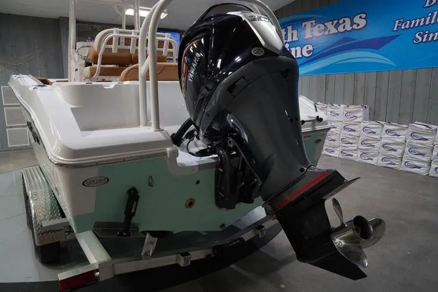 Slide: The Image of NauticStar 222L Offshore 2025 - 8