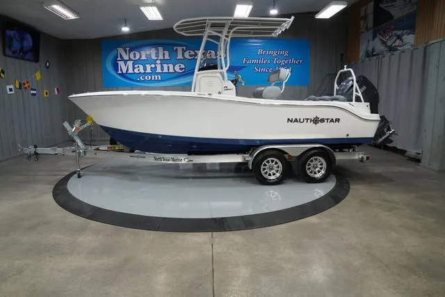 The Image of NauticStar 212 Legacy 2025 - 1