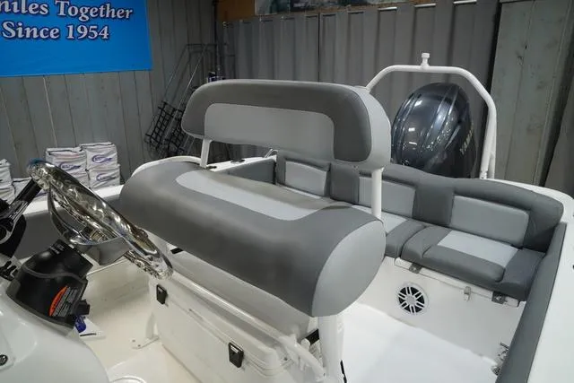 Slide: The Image of NauticStar 212 Legacy 2025 - 14