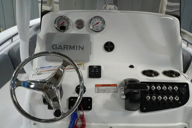 Slide: The Image of NauticStar 212 Legacy 2025 - 15