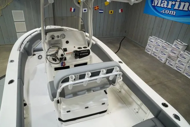 Slide: The Image of NauticStar 212 Legacy 2025 - 18