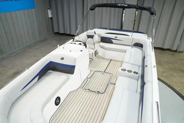 Slide: The Image of Hurricane SunDeck Sport 201 IO 2024 - 11