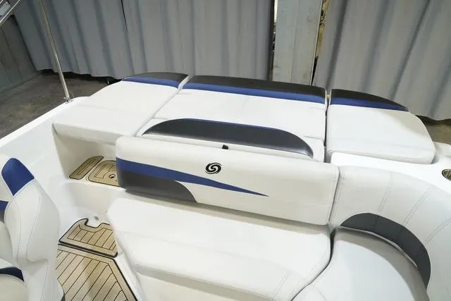 Slide: The Image of Hurricane SunDeck Sport 201 IO 2024 - 16