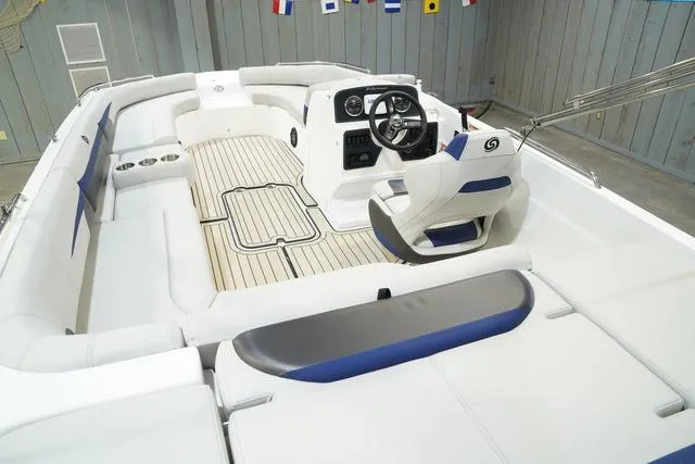 Slide: The Image of Hurricane SunDeck Sport 201 IO 2024 - 18