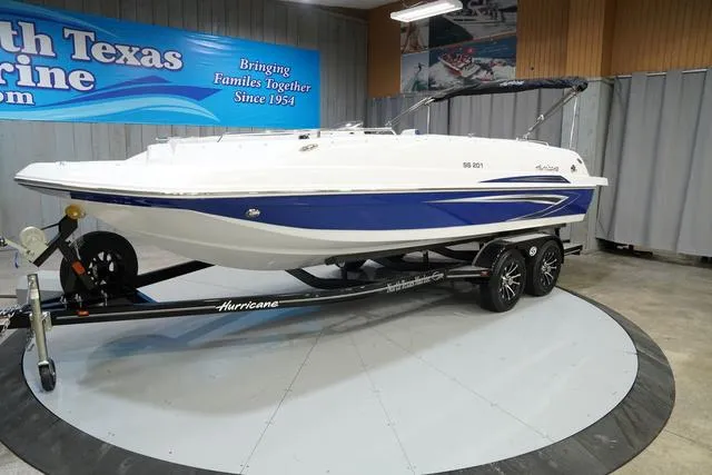 Slide: The Image of Hurricane SunDeck Sport 201 IO 2024 - 2