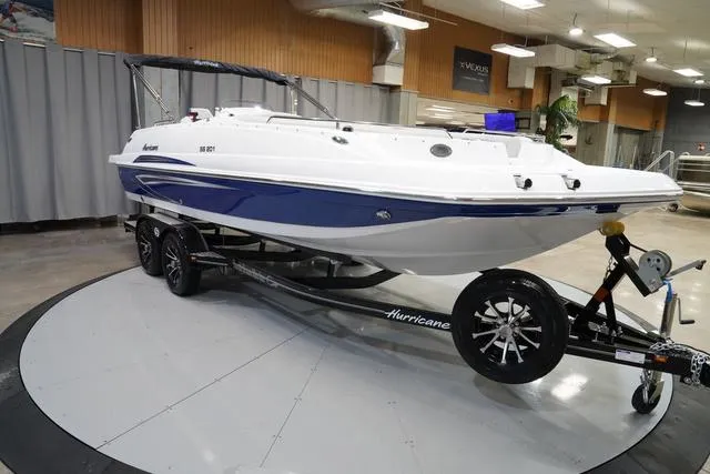 Slide: The Image of Hurricane SunDeck Sport 201 IO 2024 - 4