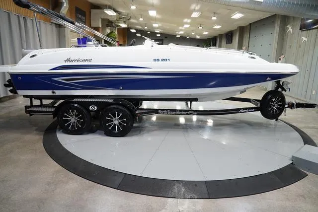 Slide: The Image of Hurricane SunDeck Sport 201 IO 2024 - 5