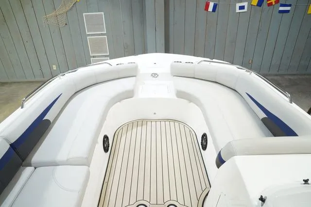 Slide: The Image of Hurricane SunDeck Sport 201 IO 2024 - 9