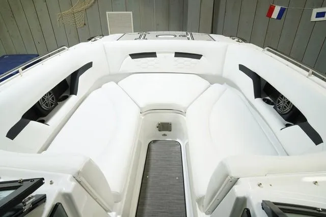 Slide: The Image of Four Winns HD8 OB 2025 - 11