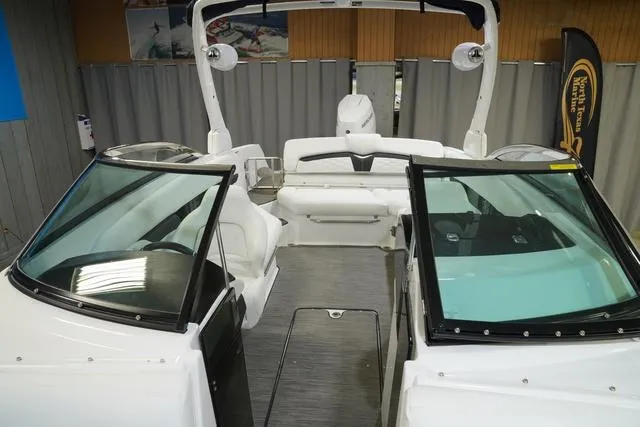 Slide: The Image of Four Winns HD8 OB 2025 - 12