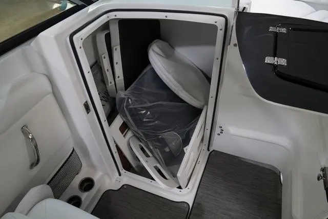 Slide: The Image of Four Winns HD8 OB 2025 - 14