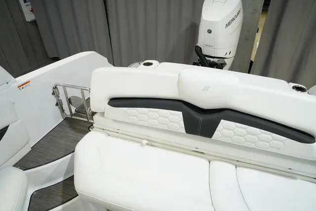 Slide: The Image of Four Winns HD8 OB 2025 - 19