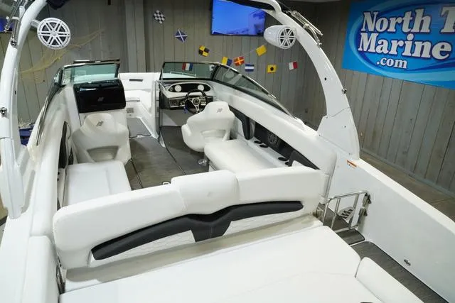 Slide: The Image of Four Winns HD8 OB 2025 - 23