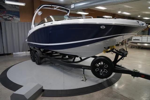 Slide: The Image of Four Winns HD8 OB 2025 - 5