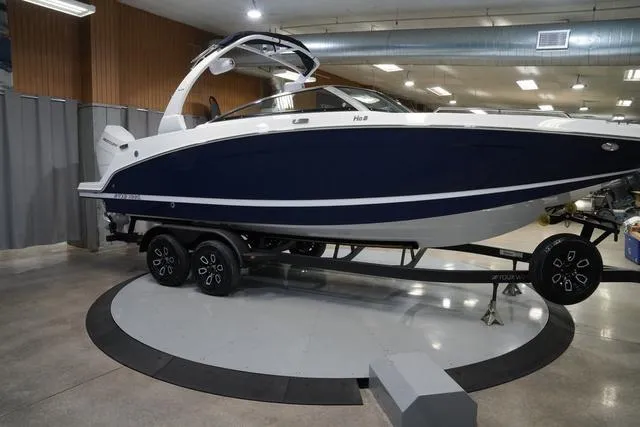 Slide: The Image of Four Winns HD8 OB 2025 - 6