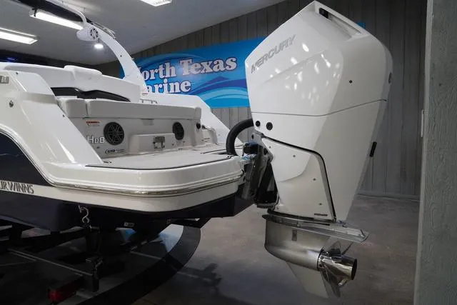 Slide: The Image of Four Winns HD8 OB 2025 - 9