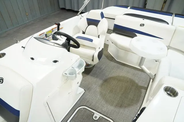 Slide: The Image of Hurricane SunDeck Sport 188 IO 2021 - 13