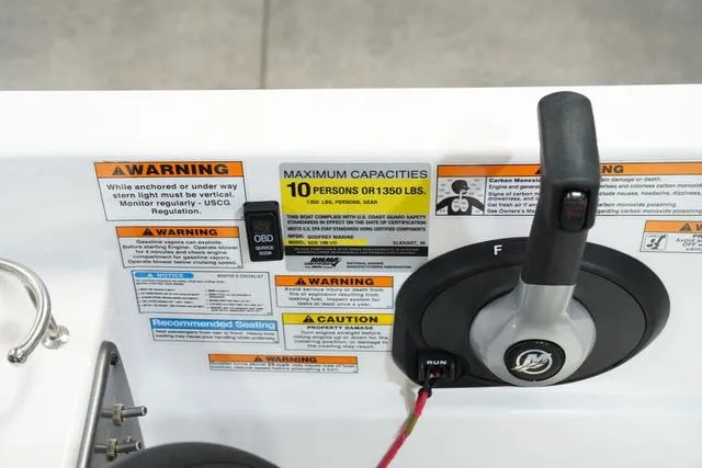 Slide: The Image of Hurricane SunDeck Sport 188 IO 2021 - 14