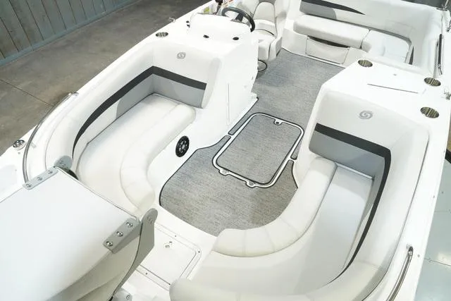 Slide: The Image of Hurricane SunDeck Sport 188 OB 2022 - 10