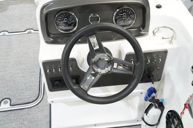 Slide: The Image of Hurricane SunDeck Sport 188 OB 2022 - 17