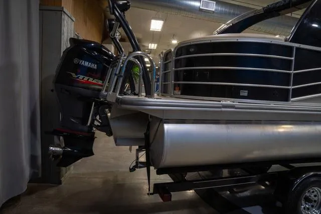 Slide: The Image of Berkshire 23RFX 3.0 2016 - 8