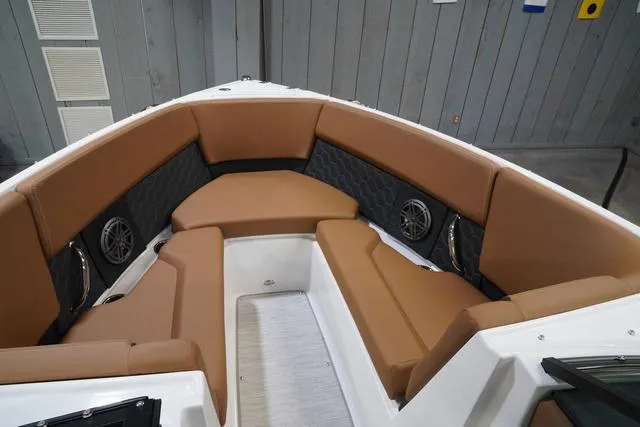 Slide: The Image of Four Winns H4 Surf 2025 - 10