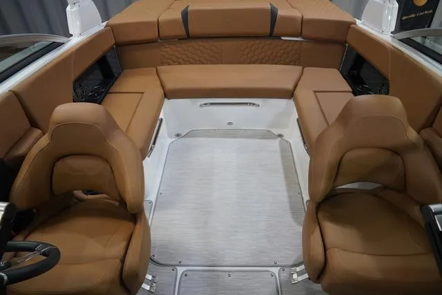 Slide: The Image of Four Winns H4 Surf 2025 - 12