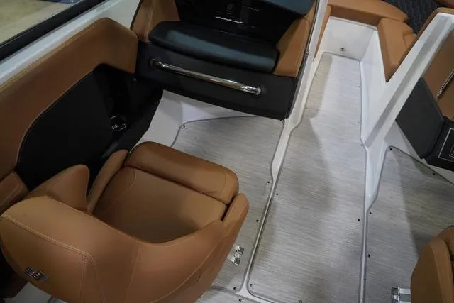 Slide: The Image of Four Winns H4 Surf 2025 - 13