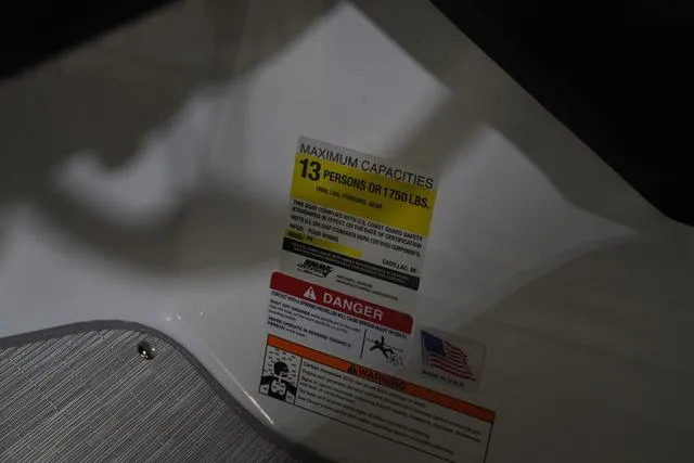 Slide: The Image of Four Winns H4 Surf 2025 - 15