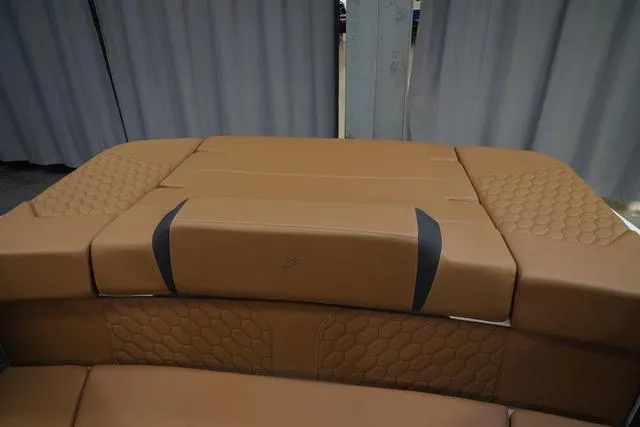 Slide: The Image of Four Winns H4 Surf 2025 - 19