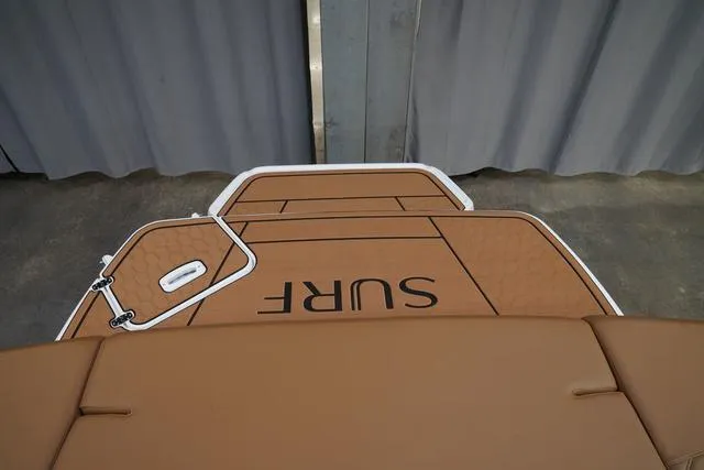 Slide: The Image of Four Winns H4 Surf 2025 - 20