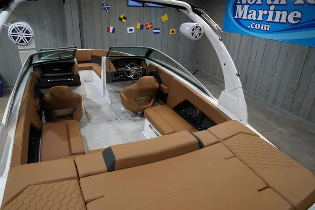 Slide: The Image of Four Winns H4 Surf 2025 - 21