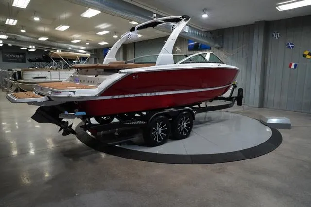 Slide: The Image of Four Winns H4 Surf 2025 - 6