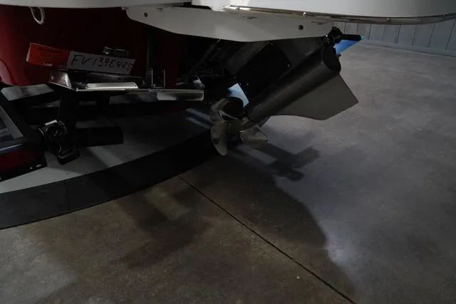 Slide: The Image of Four Winns H4 Surf 2025 - 8