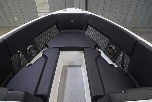 Slide: The Image of Four Winns H4 Surf 2025 - 11