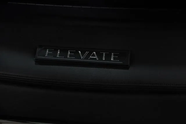 Slide: The Image of Four Winns H4 Surf 2025 - 16