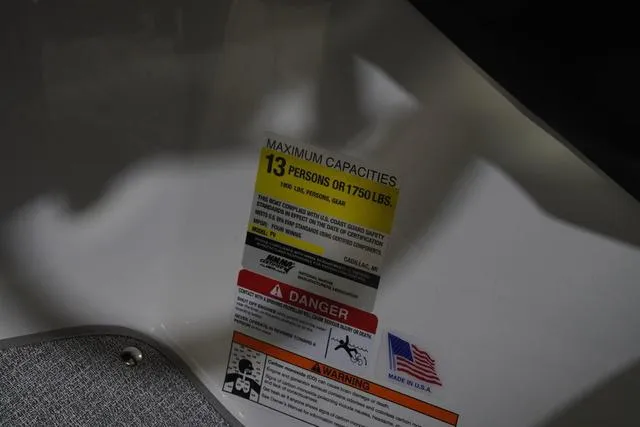 Slide: The Image of Four Winns H4 Surf 2025 - 18