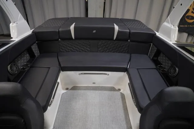 Slide: The Image of Four Winns H4 Surf 2025 - 20