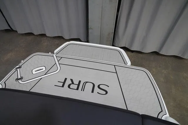 Slide: The Image of Four Winns H4 Surf 2025 - 23