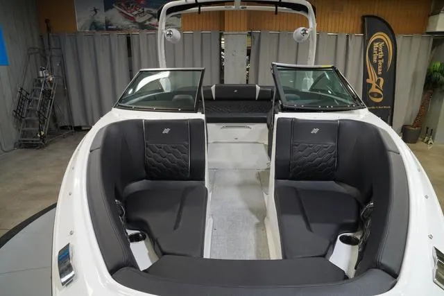 Slide: The Image of Four Winns H4 Surf 2025 - 4