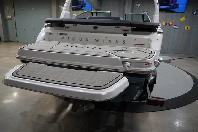 Slide: The Image of Four Winns H4 Surf 2025 - 8